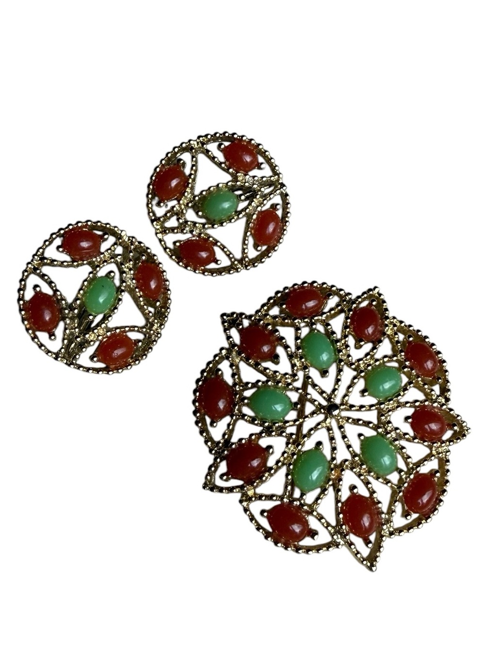 Sarah Coventry 70s VTG brooch and earrings Jade and Amber stones